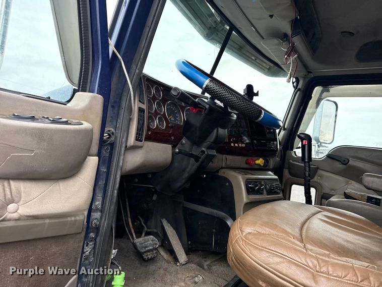 image for item EG8850 2006 Mack CHN semi truck