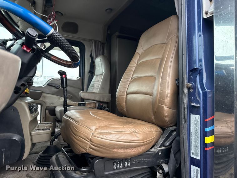 image for item EG8850 2006 Mack CHN semi truck