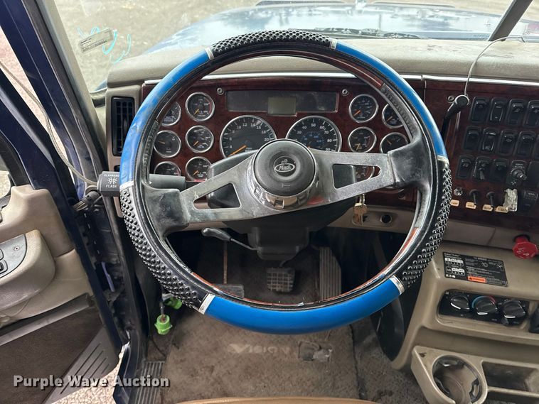 image for item EG8850 2006 Mack CHN semi truck