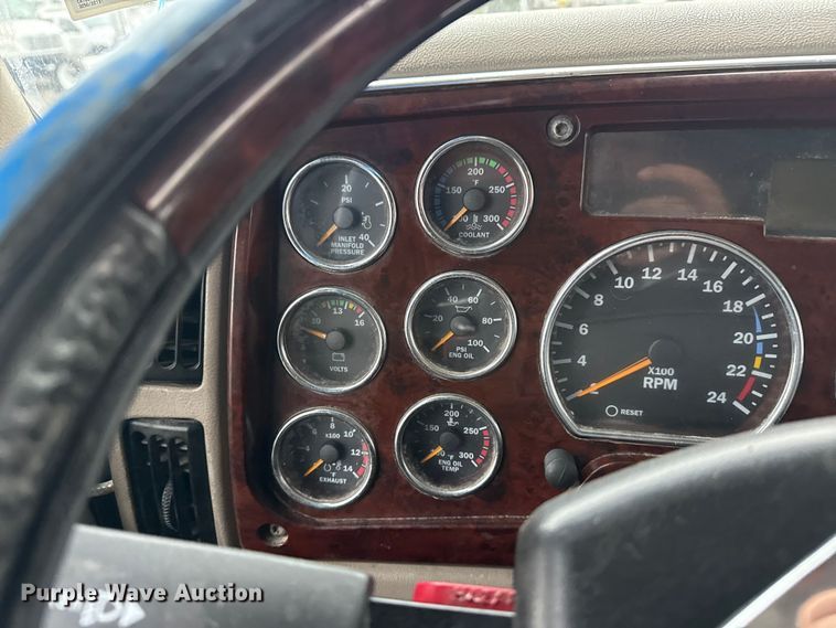 image for item EG8850 2006 Mack CHN semi truck