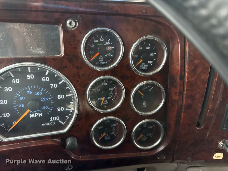 image for item EG8850 2006 Mack CHN semi truck