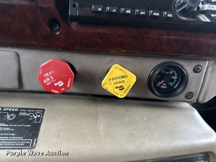 image for item EG8850 2006 Mack CHN semi truck