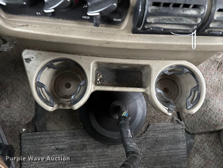 image for item EG8850 2006 Mack CHN semi truck