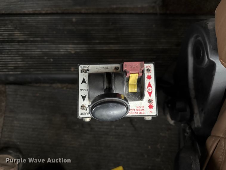 image for item EG8850 2006 Mack CHN semi truck