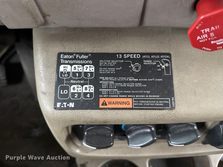 image for item EG8850 2006 Mack CHN semi truck