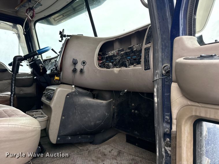 image for item EG8850 2006 Mack CHN semi truck