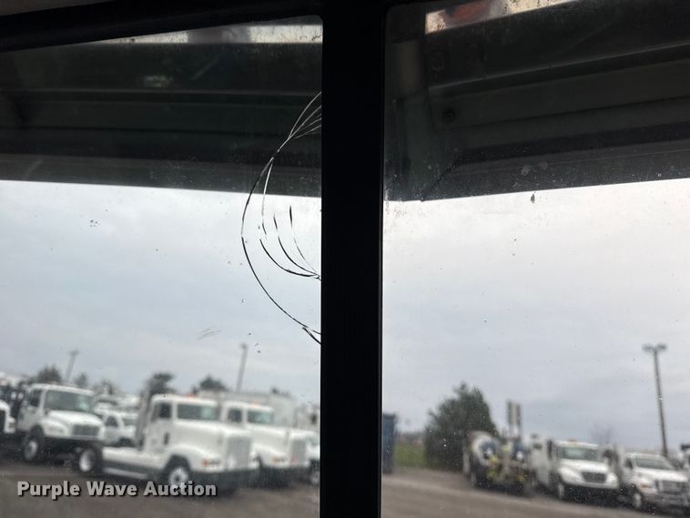 image for item EG8850 2006 Mack CHN semi truck