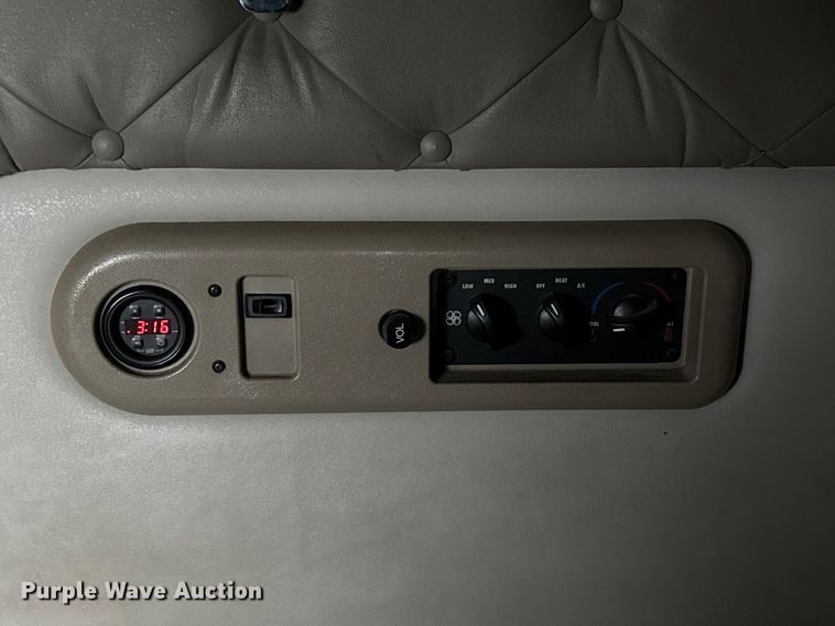 image for item EG8850 2006 Mack CHN semi truck