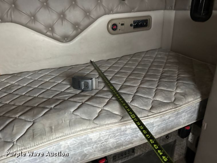 image for item EG8850 2006 Mack CHN semi truck