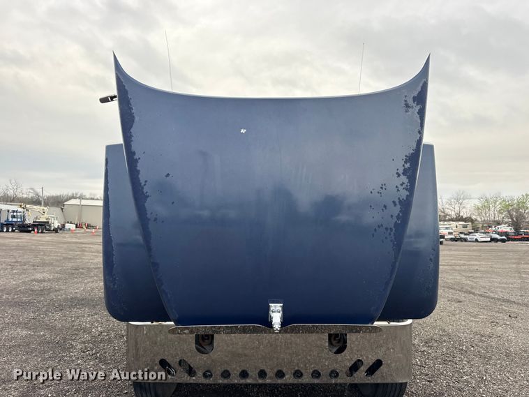 image for item EG8850 2006 Mack CHN semi truck