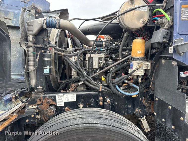 image for item EG8850 2006 Mack CHN semi truck