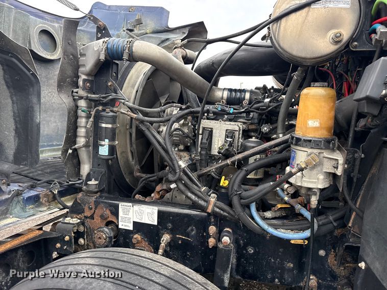 image for item EG8850 2006 Mack CHN semi truck