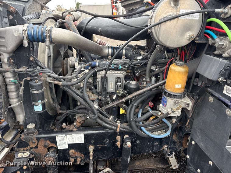 image for item EG8850 2006 Mack CHN semi truck