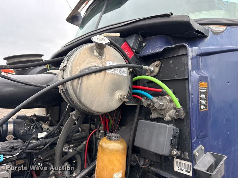 image for item EG8850 2006 Mack CHN semi truck