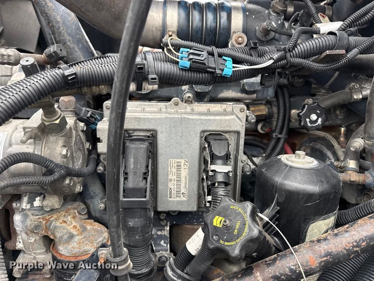 image for item EG8850 2006 Mack CHN semi truck