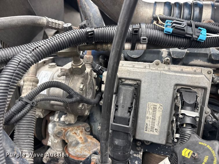 image for item EG8850 2006 Mack CHN semi truck