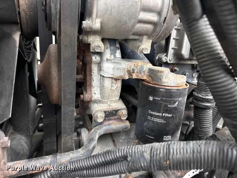 image for item EG8850 2006 Mack CHN semi truck