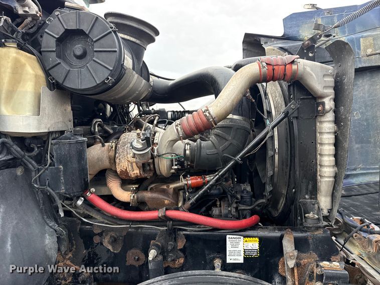 image for item EG8850 2006 Mack CHN semi truck