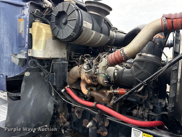 image for item EG8850 2006 Mack CHN semi truck