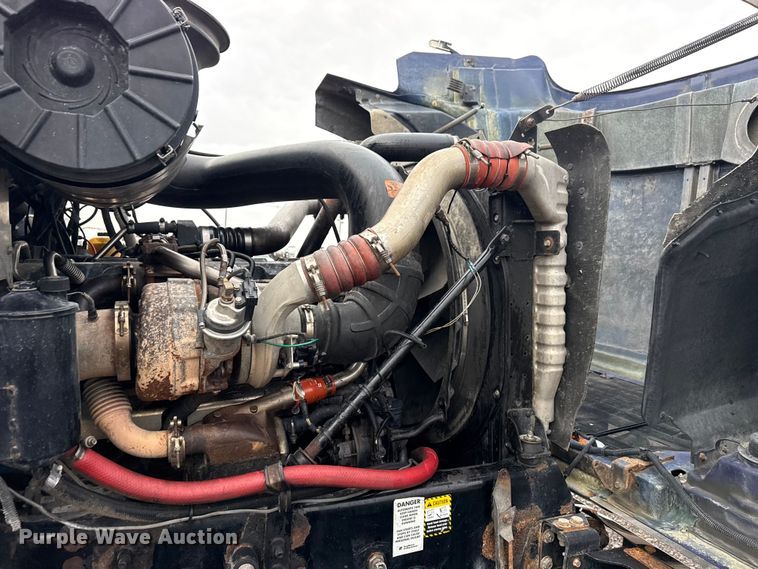 image for item EG8850 2006 Mack CHN semi truck