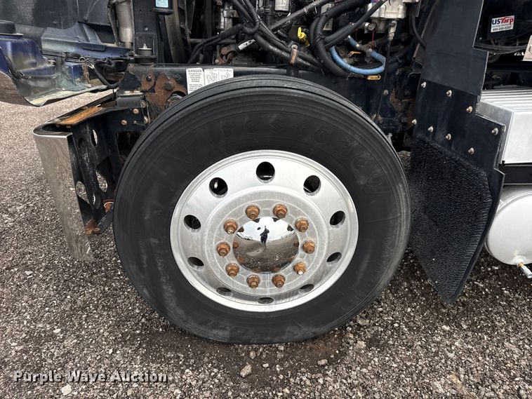 image for item EG8850 2006 Mack CHN semi truck