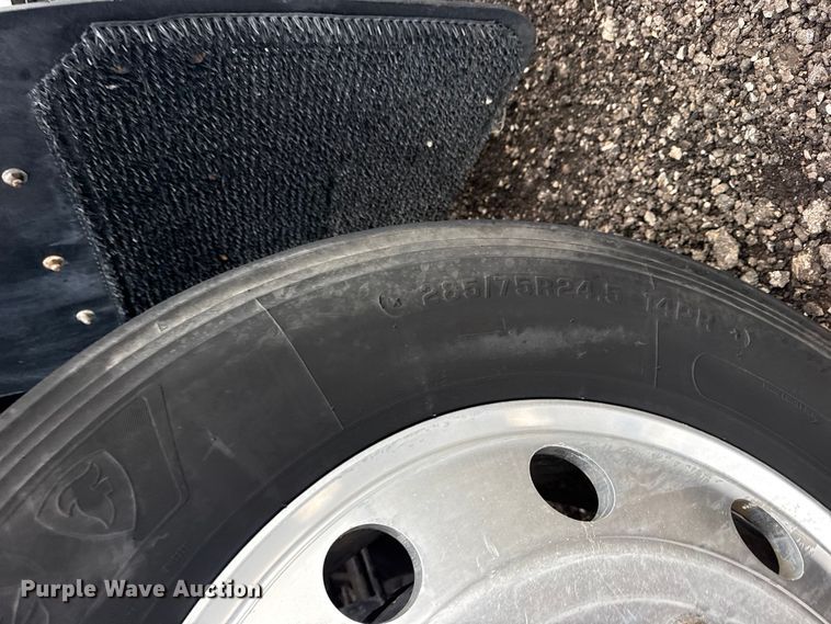 image for item EG8850 2006 Mack CHN semi truck