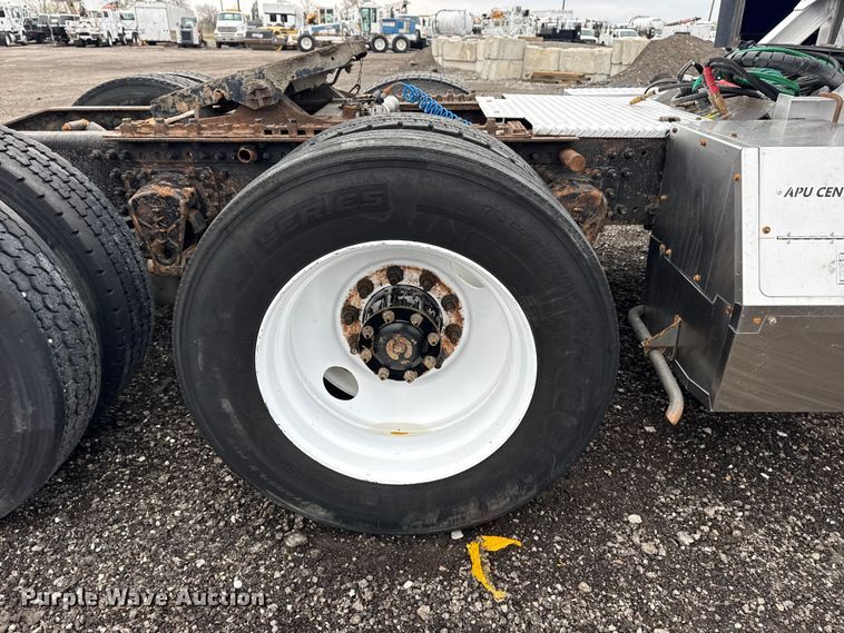 image for item EG8850 2006 Mack CHN semi truck