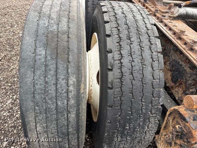 image for item EG8850 2006 Mack CHN semi truck