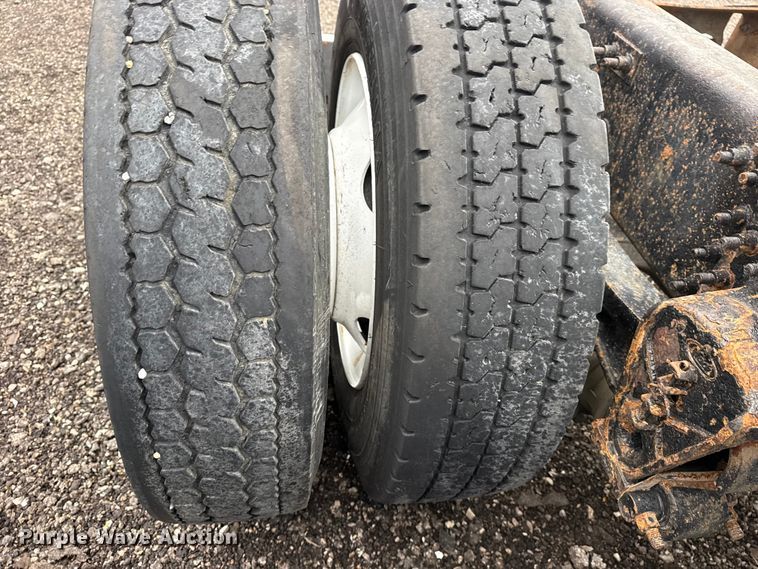 image for item EG8850 2006 Mack CHN semi truck