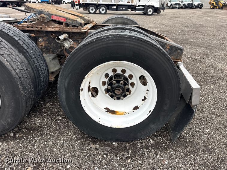 image for item EG8850 2006 Mack CHN semi truck