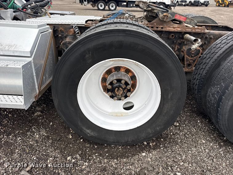 image for item EG8850 2006 Mack CHN semi truck