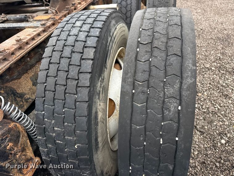 image for item EG8850 2006 Mack CHN semi truck