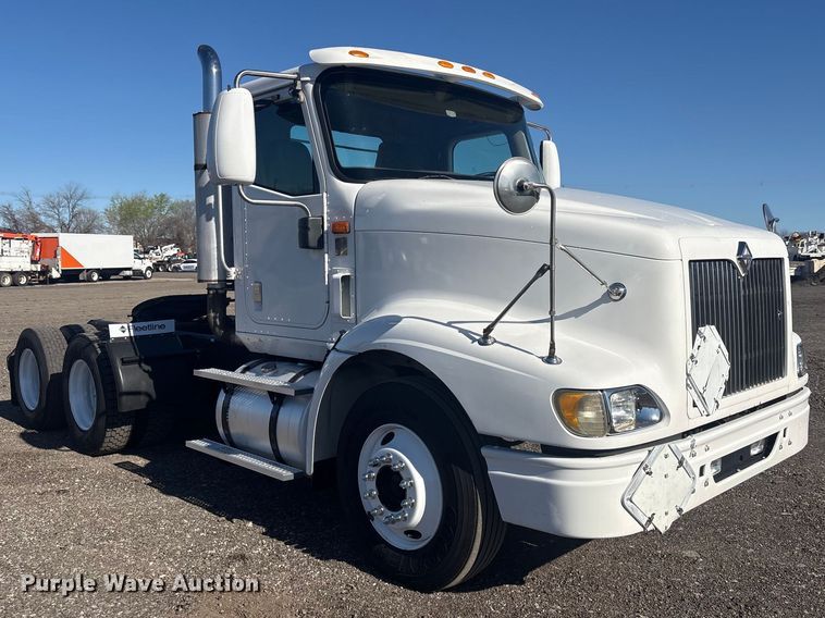 image for item EG8857 2006 International 9400 semi truck