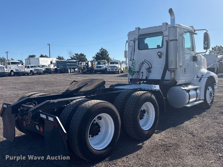 image for item EG8857 2006 International 9400 semi truck