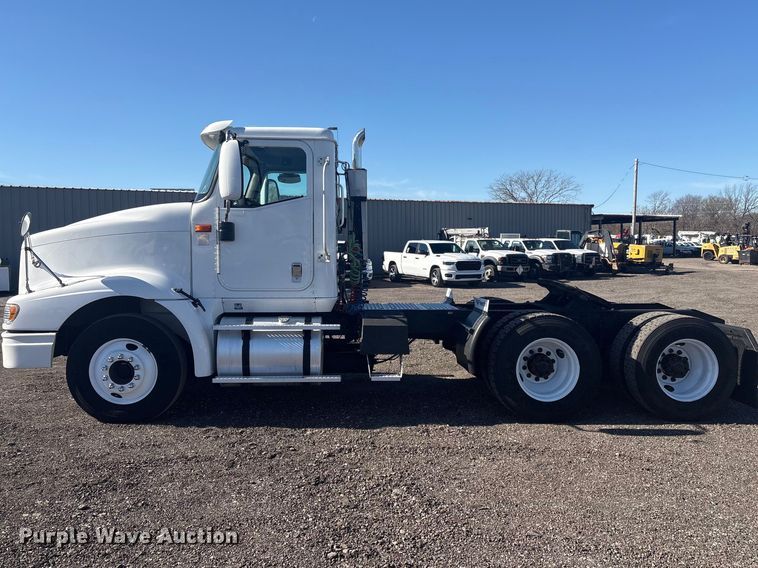 image for item EG8857 2006 International 9400 semi truck