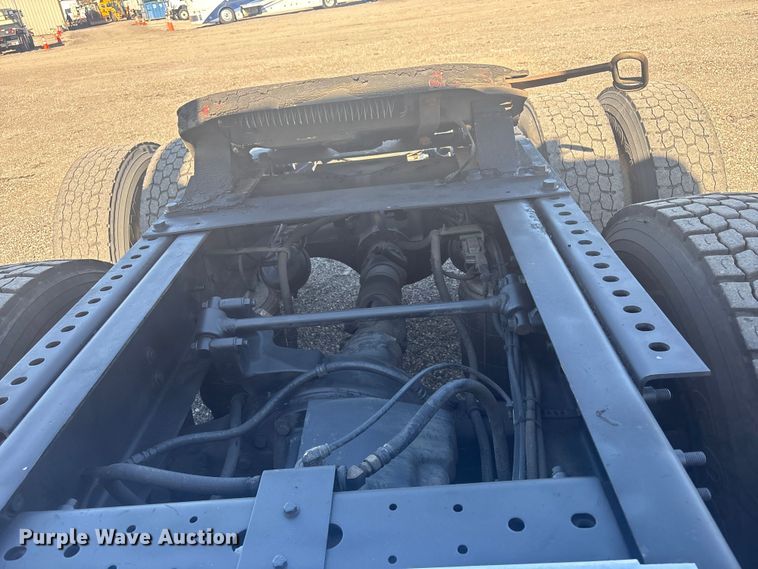 image for item EG8857 2006 International 9400 semi truck