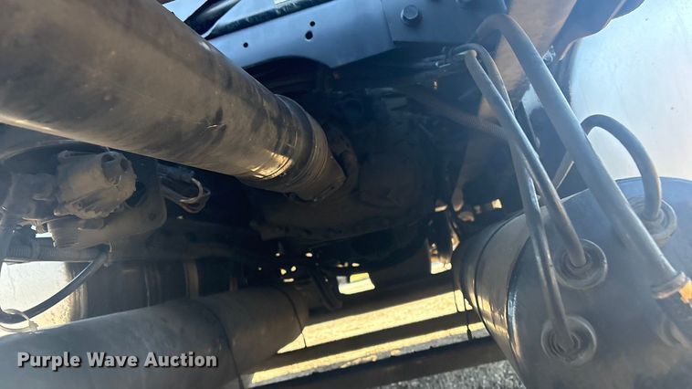 image for item EG8857 2006 International 9400 semi truck