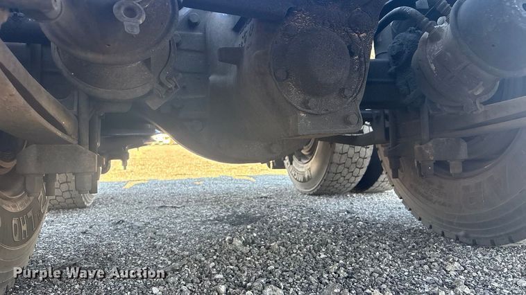 image for item EG8857 2006 International 9400 semi truck