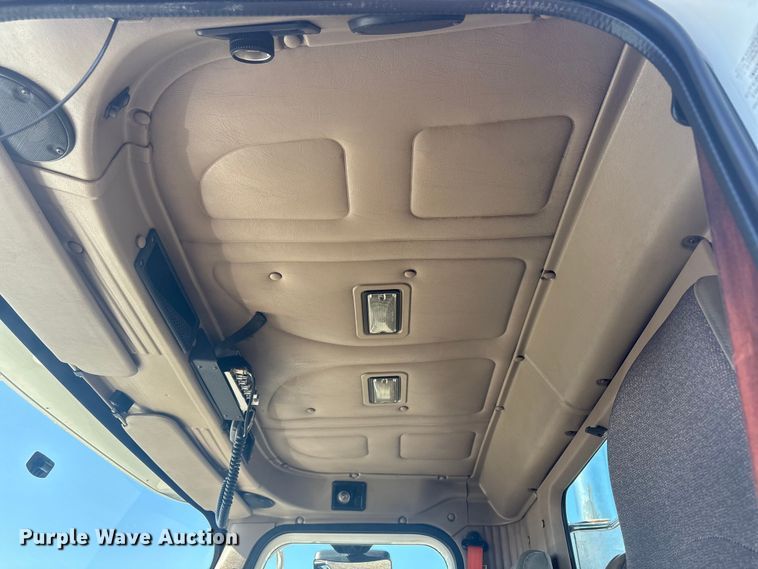 image for item EG8857 2006 International 9400 semi truck