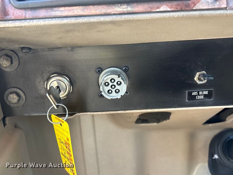 image for item EG8857 2006 International 9400 semi truck