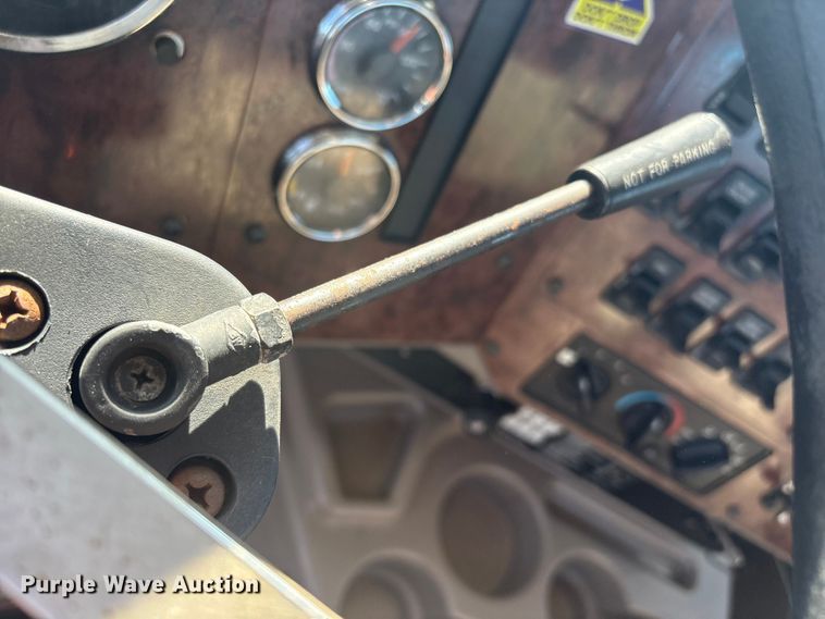 image for item EG8857 2006 International 9400 semi truck