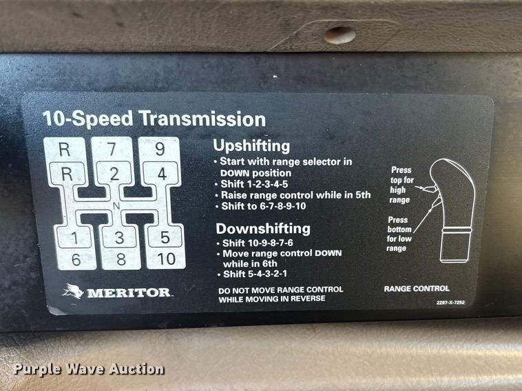 image for item EG8857 2006 International 9400 semi truck