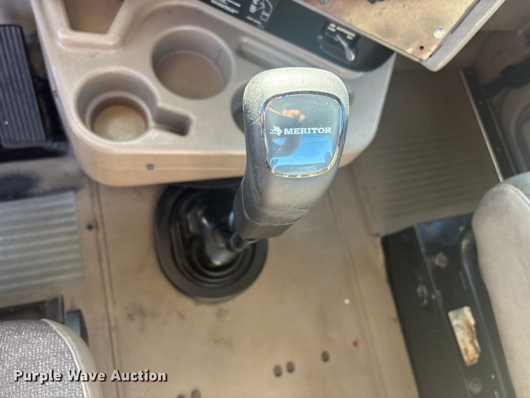 image for item EG8857 2006 International 9400 semi truck