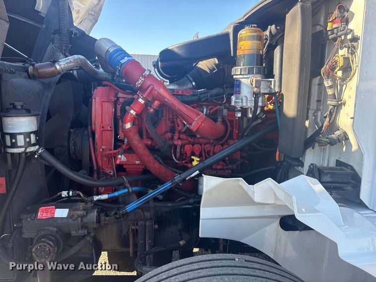 image for item EG8857 2006 International 9400 semi truck