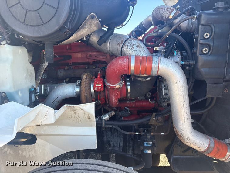 image for item EG8857 2006 International 9400 semi truck