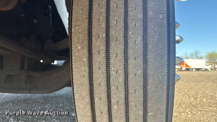 image for item EG8857 2006 International 9400 semi truck