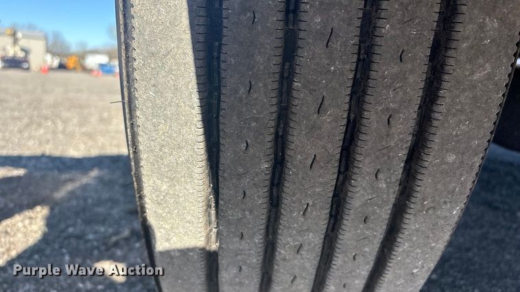 image for item EG8857 2006 International 9400 semi truck