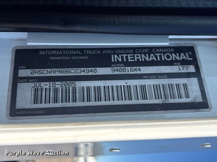 image for item EG8857 2006 International 9400 semi truck