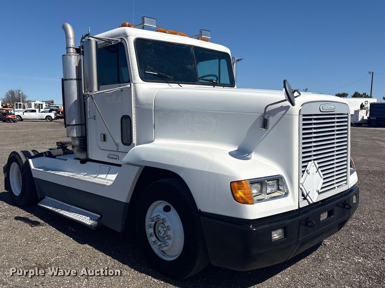 image for item EG8860 1999 Freightliner FLD  semi truck