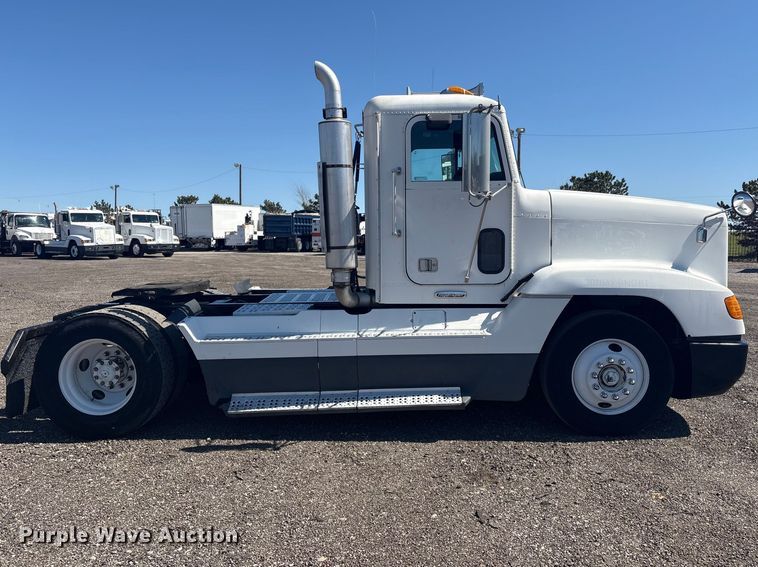 image for item EG8860 1999 Freightliner FLD  semi truck